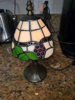 RARE Vintage Dale Tiffany Style Stained Glass Grapes And Leaves