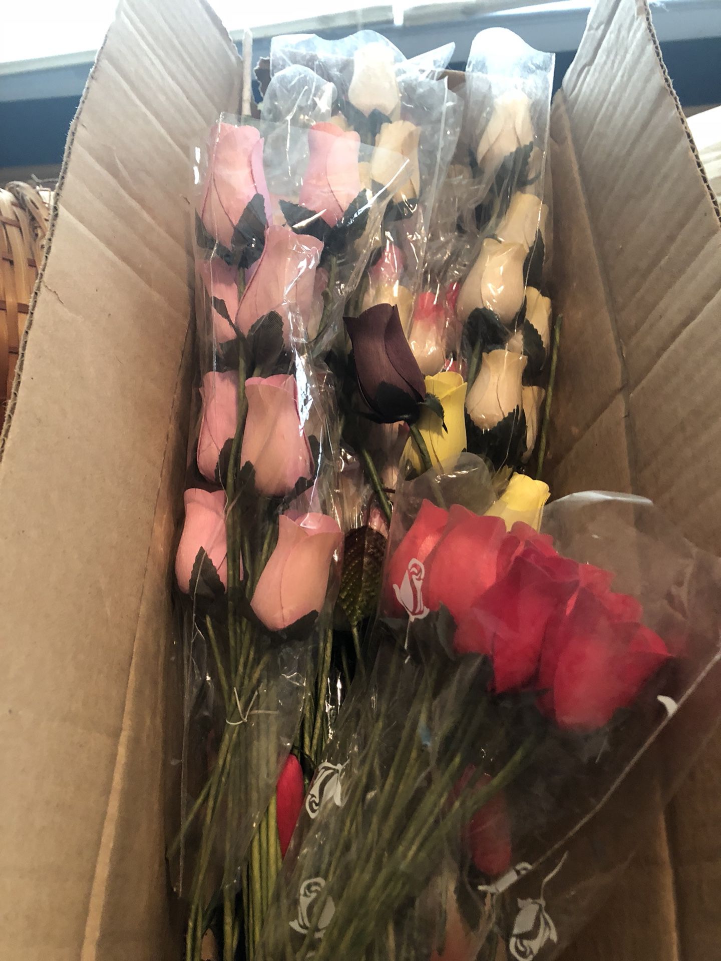 Thousands Of Wooden Roses & Supplies