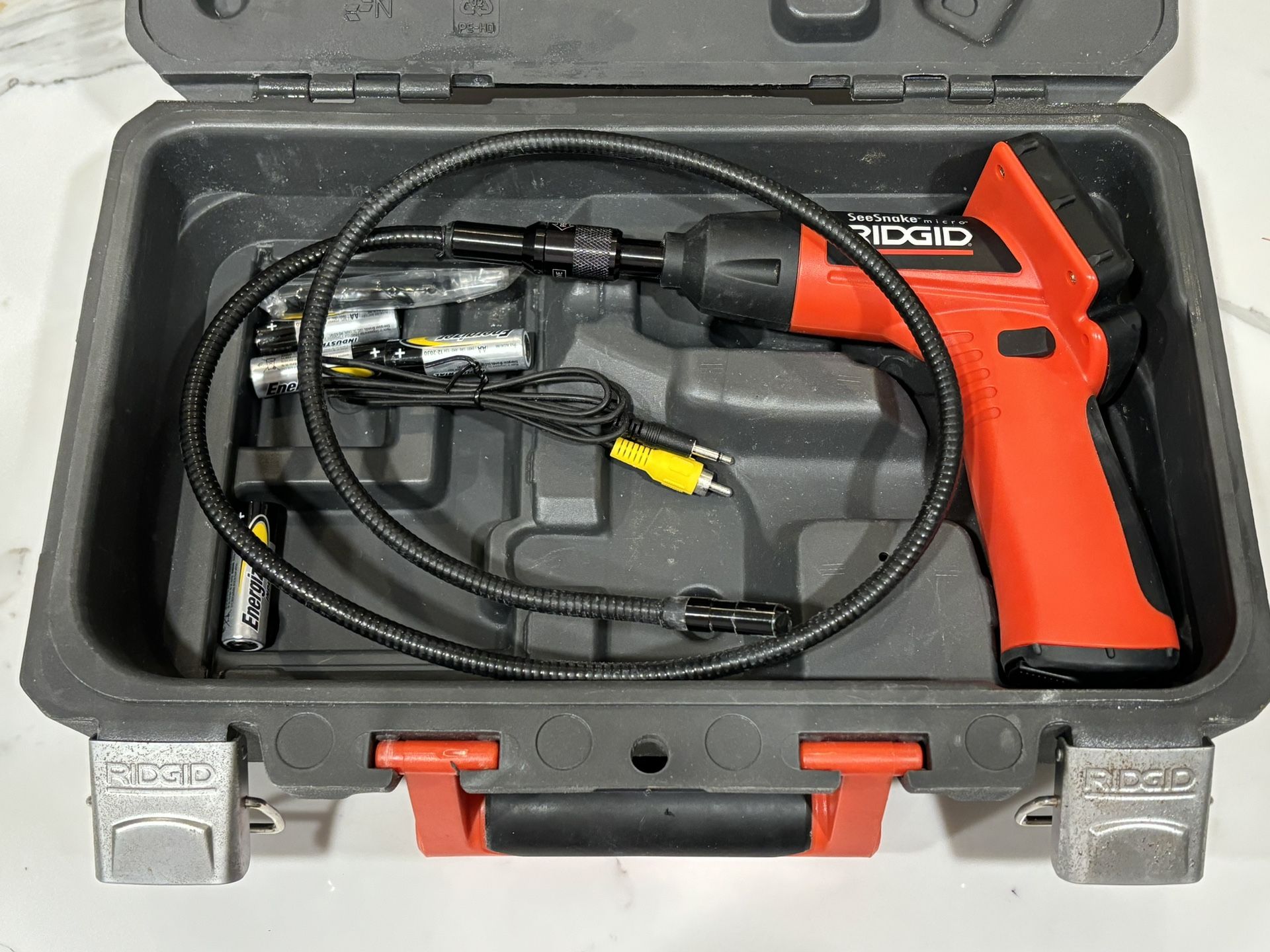 RIGID SEESNAKE CAMERA FOR WALLS AND HARD TO SEE PLACES