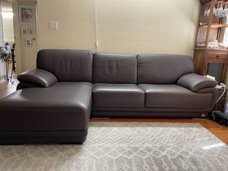 Very lightly used Italian leather sectional sofa set