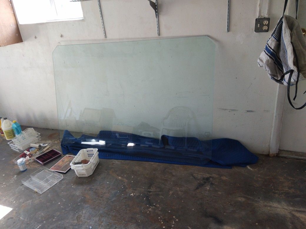 4 by 8 tempered glass pic