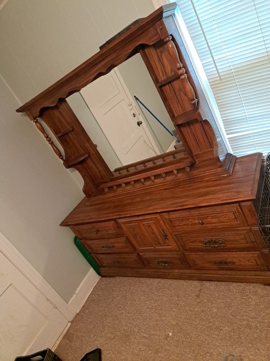 Dresser With Mirror