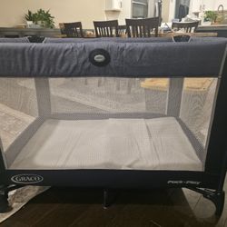 Graco Pack 'N Play With Reversible Changer and Bassinet 