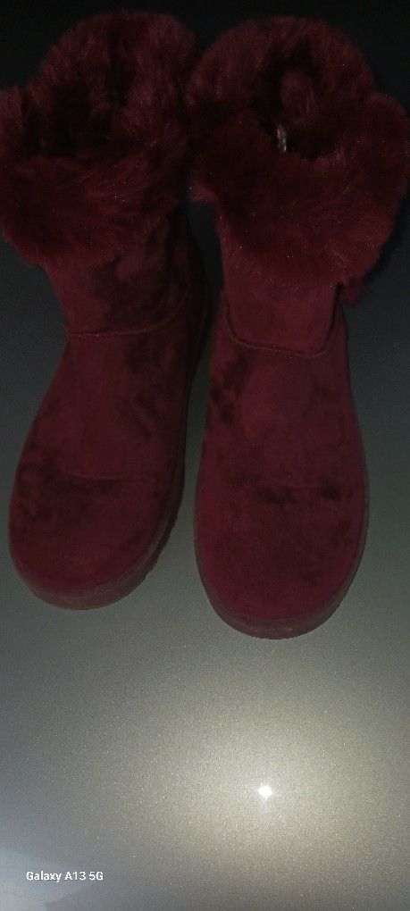 SO Paulina Brand Faux Fur Boots, Women Size 10 Medium, Color Maroon