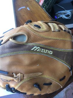 Left handed throw catchers glove mizuno