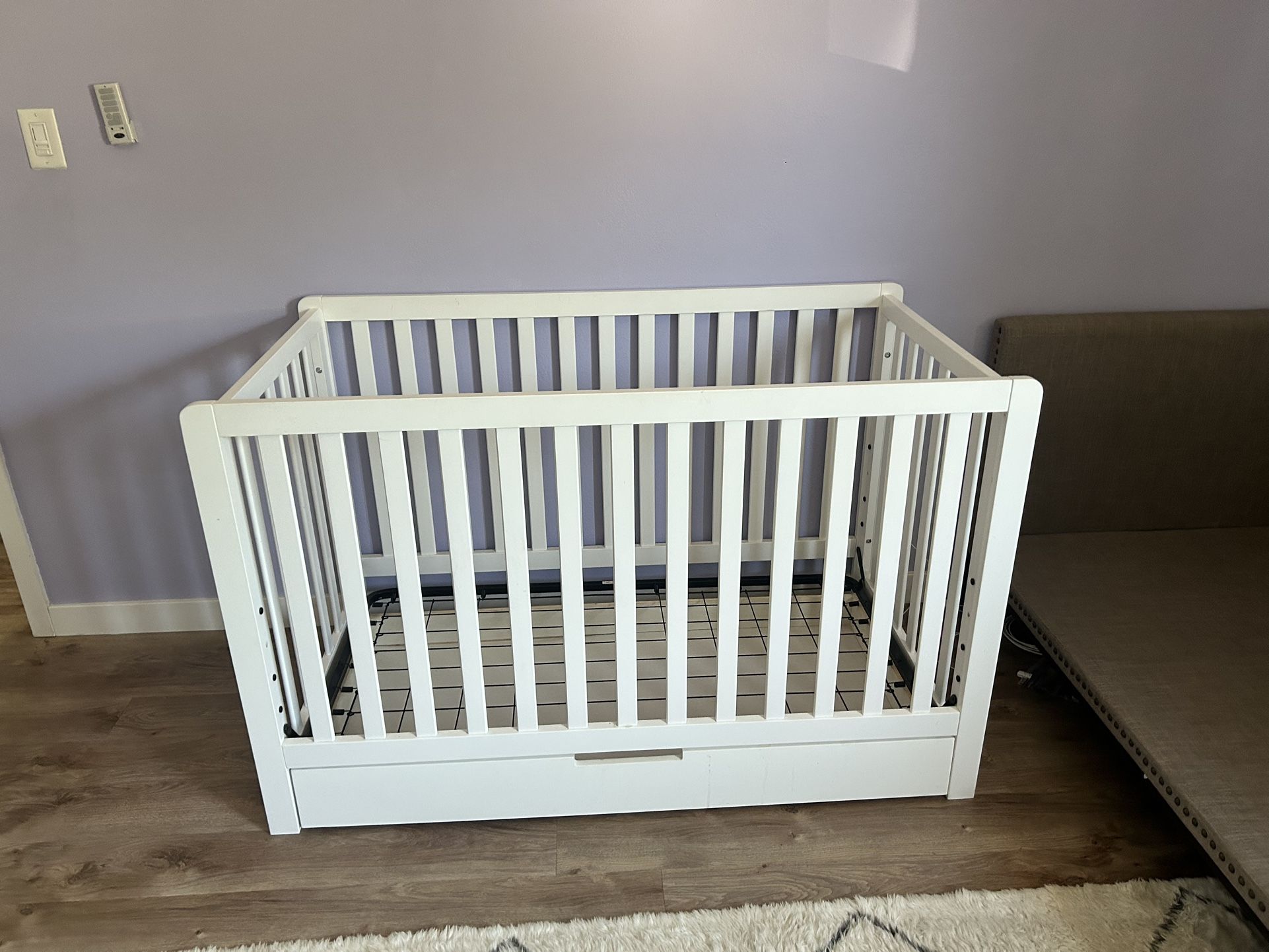Crib with drawer
