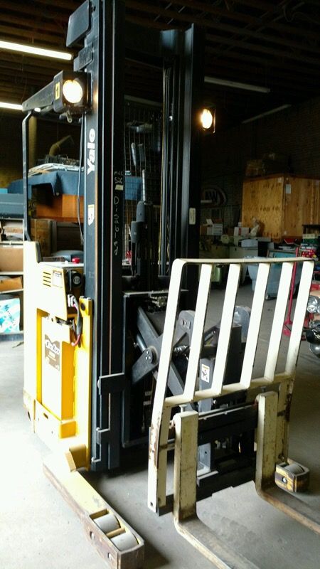 Forklift Stand up with reach forks YALE 4000 LBS