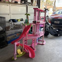 Barbie dream house 