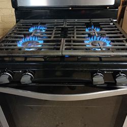 Clean Stainless/Black Gas Stove Works Great Free Delivery!