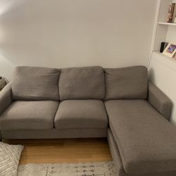 Sectional couch 