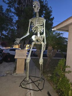 12 FT Giant-Sized Skelly