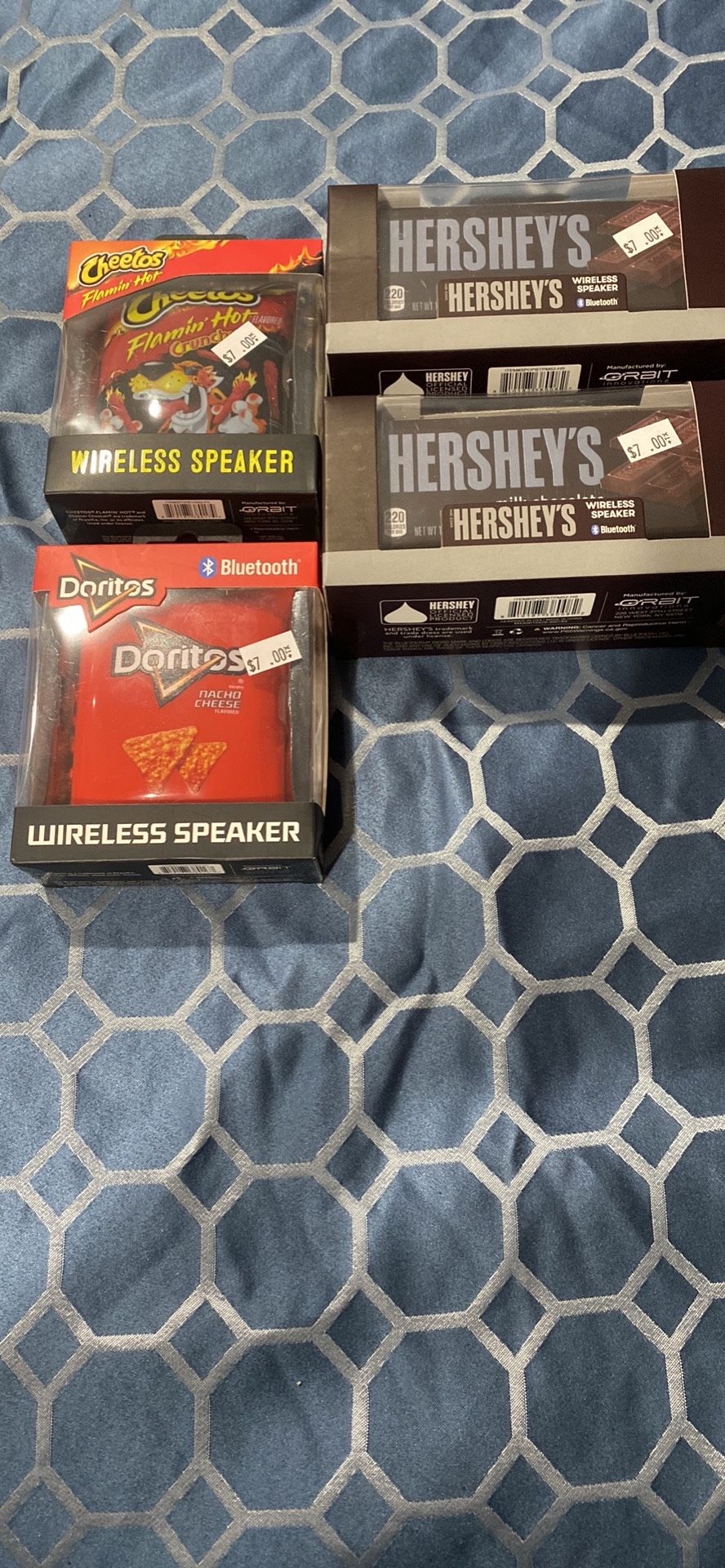 Wireless bluetooth speakers