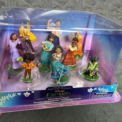 New encanto Disneyland Figurine Set