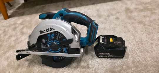 Makita Saw with Battary