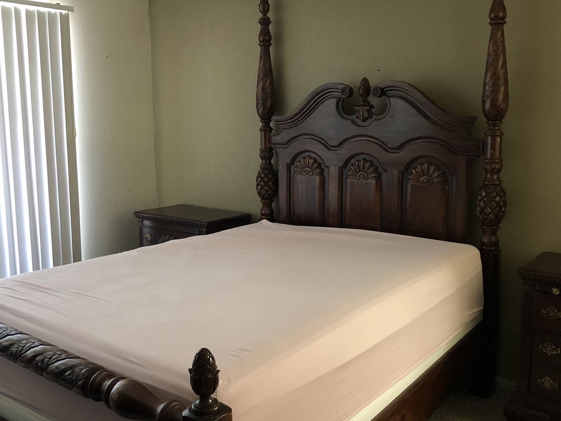 Victorian Style Queen Size Wood Bed Frame