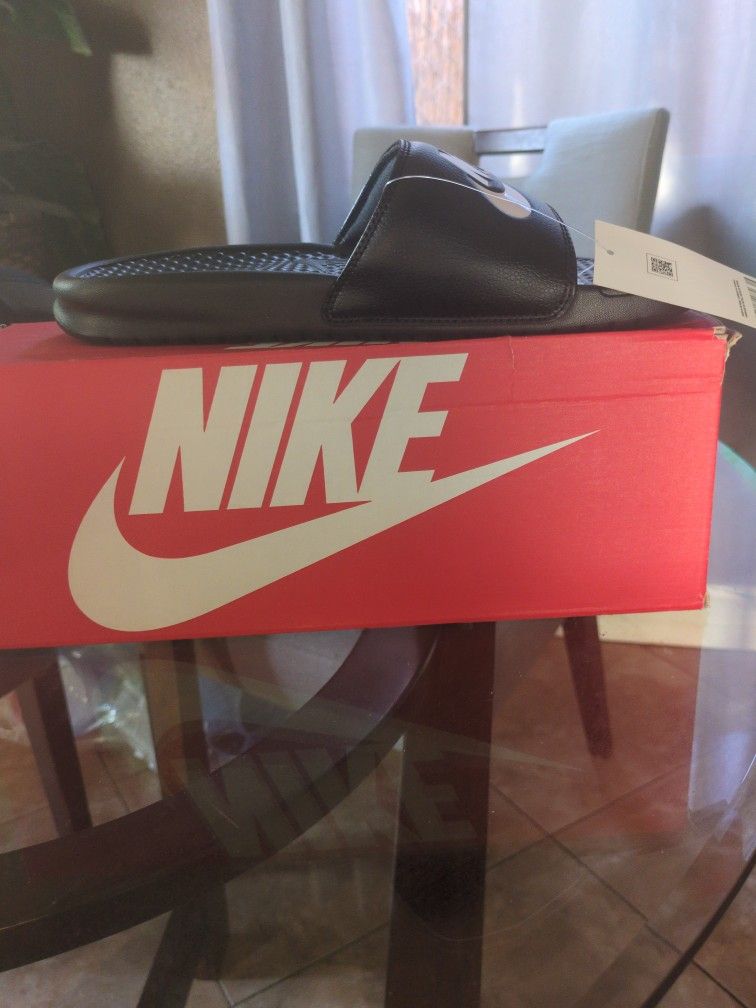 Nike Slides  Size 10.     (READ DESCRIPTION)
