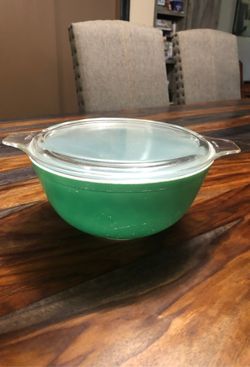 1950s Pyrex mixing bowl with lid