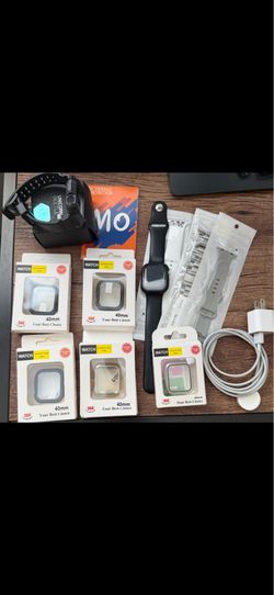 Apple Watch SE 40mm (GPS) (2nd Generation) witch accessories bundle
