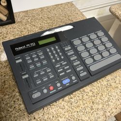 Roland R-70 