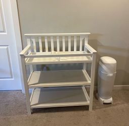 Graco White Wood Changing Table