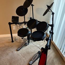 Alesis Nitro Mesh Kit - Electronic Drum Set with Quiet Mesh Pads