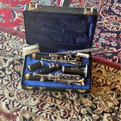 Gorgeous Clarinet Bundy Made In Usa  🇺🇸 Silver