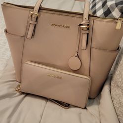 Michael Kors Tote And Wallet Set
