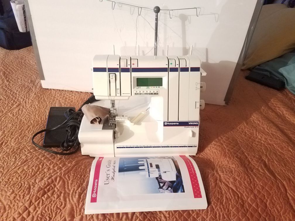 Husqvarna Viking Huskylock 910 sewing machine