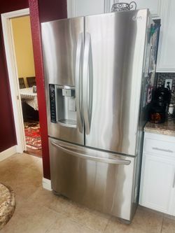 LG Refrigerator 28c