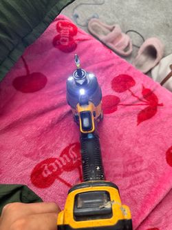 DeWalt Cordless Impact Driver with 2 20v batteries