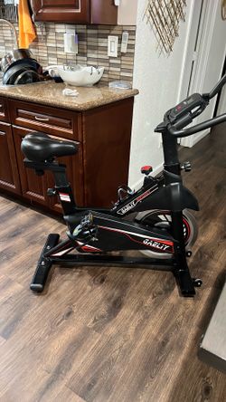 Bicicleta de ejercicio limpia y practicamente nueva