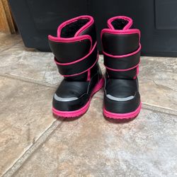 Snow Shoes Size 7 