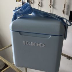 Igloo Tag Along Too 11qt Hard Sided Cooler - Powder Blue