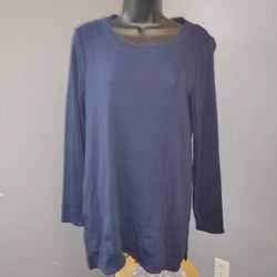 Chico's ultimate tee size 0(small) long sleeve navy blue
100% pima cotton 
