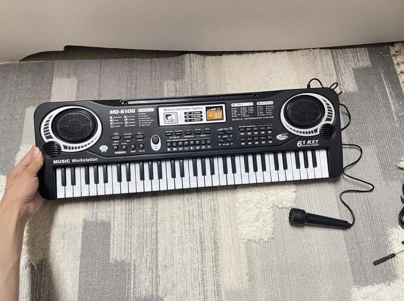 61 Keys Digital Music Piano Keyboard with Microphone for kids