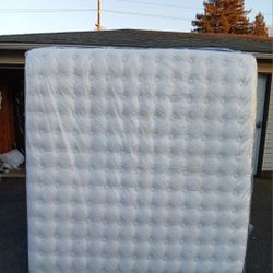 King Size Stearns And Foster Mattress 