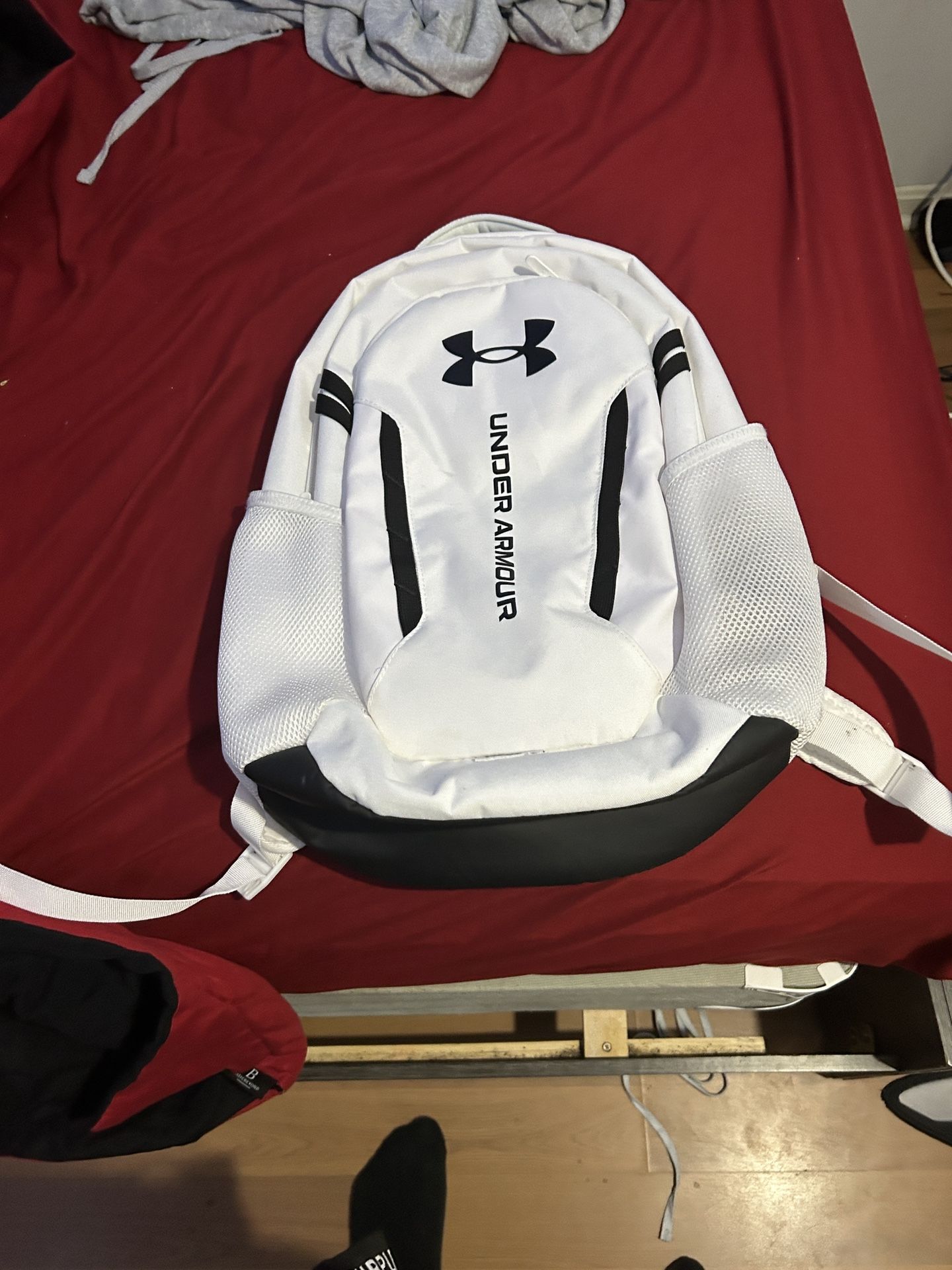 Under armour storm 6.0 mens white and black backpack