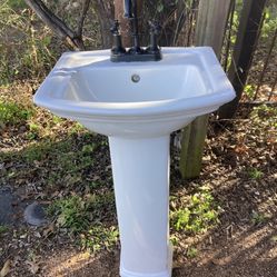 Pedestal With Faucet 