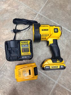 DeWalt 20V MAX LED Work Light with Battery and Charger