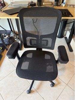 Ergonomic Mesh Office Chair – Adjustable Arms & Lumbar Support