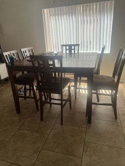 Dining Room Table And Chairs (6) With Leaf