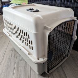 Plastic Pet Carriers / Crates / Kennels 