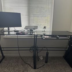 L Type Computer Desk And Desk Lamp