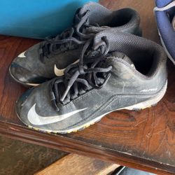 Nike Youth Cleats 2y