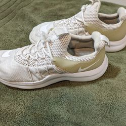 Nike Women's Darwin Running Shoes Size 8