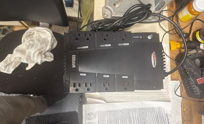 UPS Cyber power 685avr 