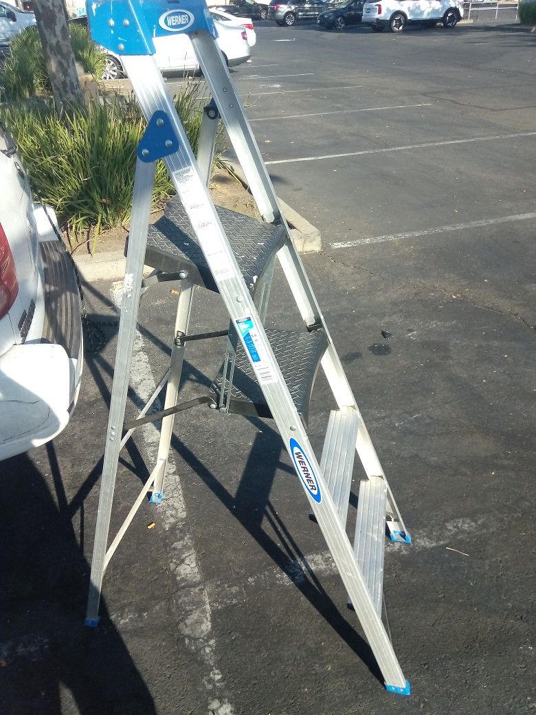 Werner 5.5' Ladder Aluminum With Tool Tray