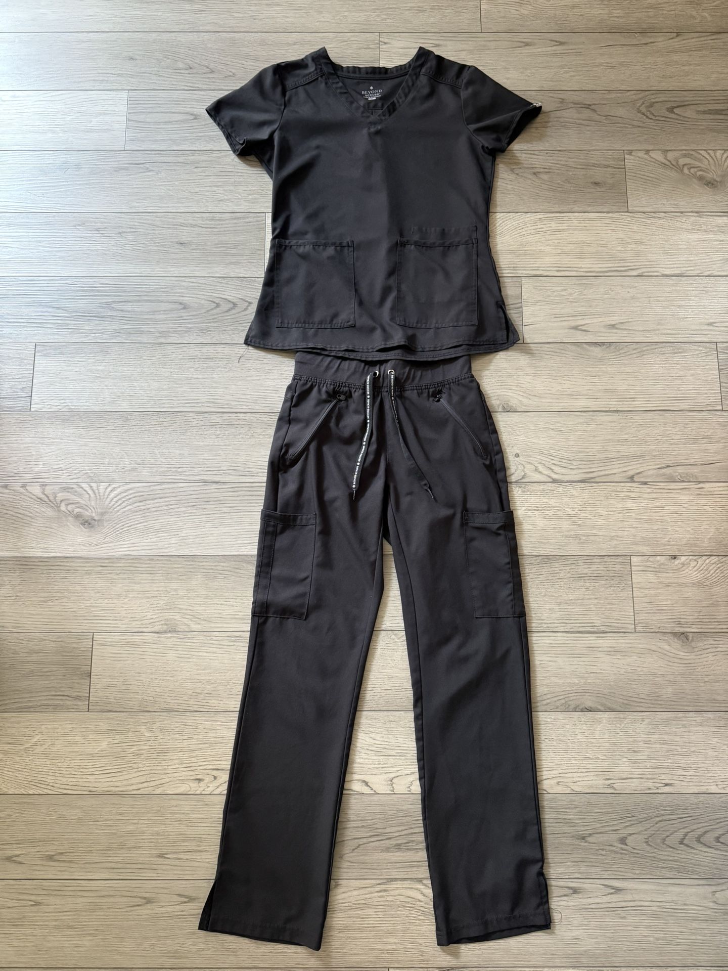 Women’s Scrubs And Beyond Top And Pants XS Black