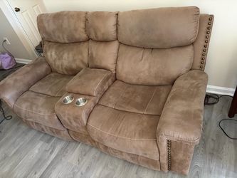Power Reclining Loveseat with Console, Cup Holders & USB Charging