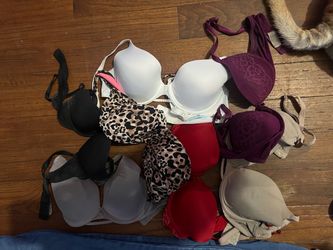 Lot of 8 Women's Bras Mixed Colors
